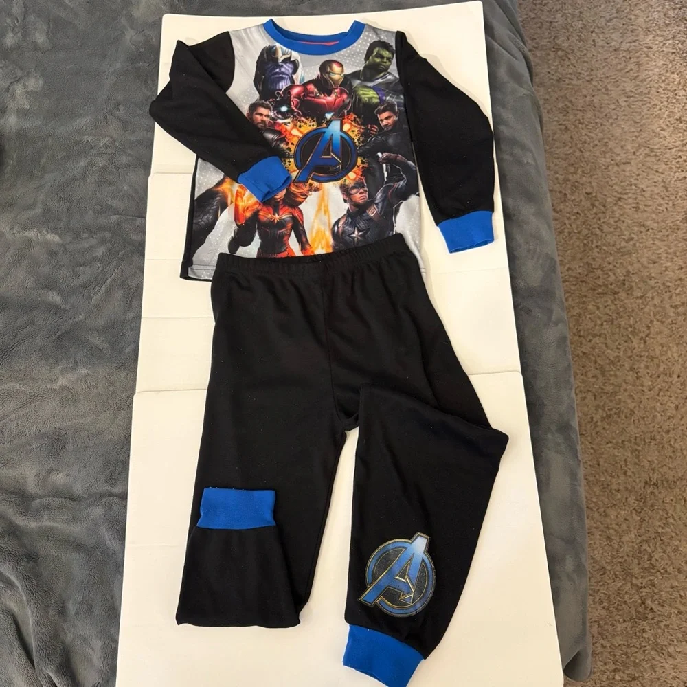 Boys Marvel‎ Avengers Outfit Bundle Jeans Set 6R Blue Black Graphic Outfit Kids